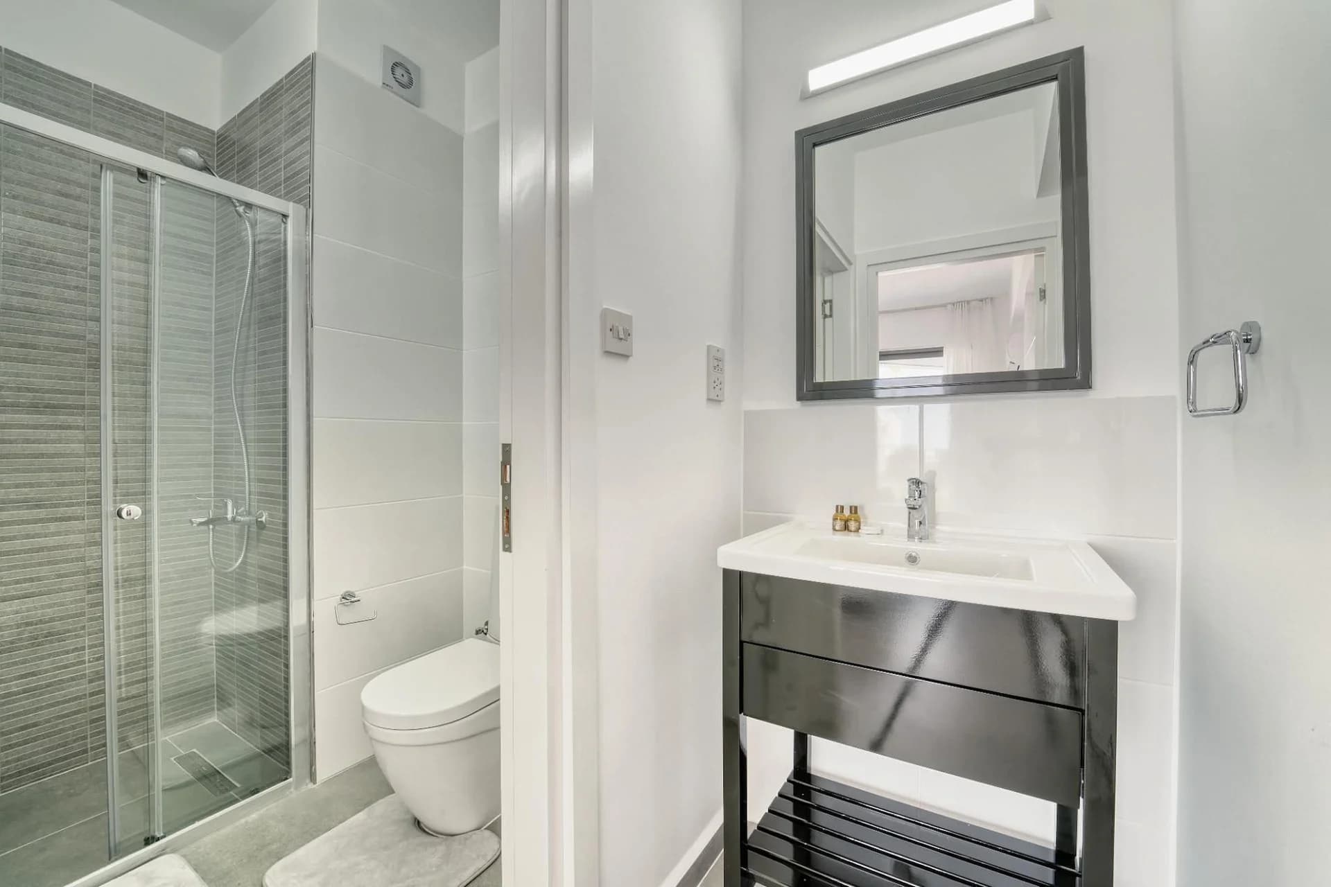 evergreen-215-interior-28