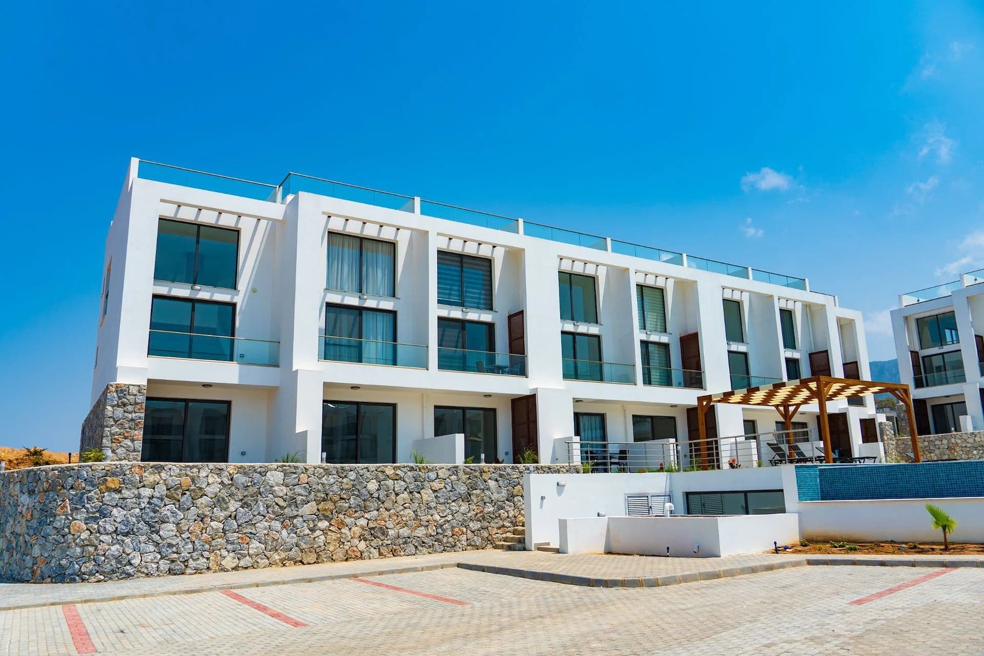 evergreen-3-exterior-15